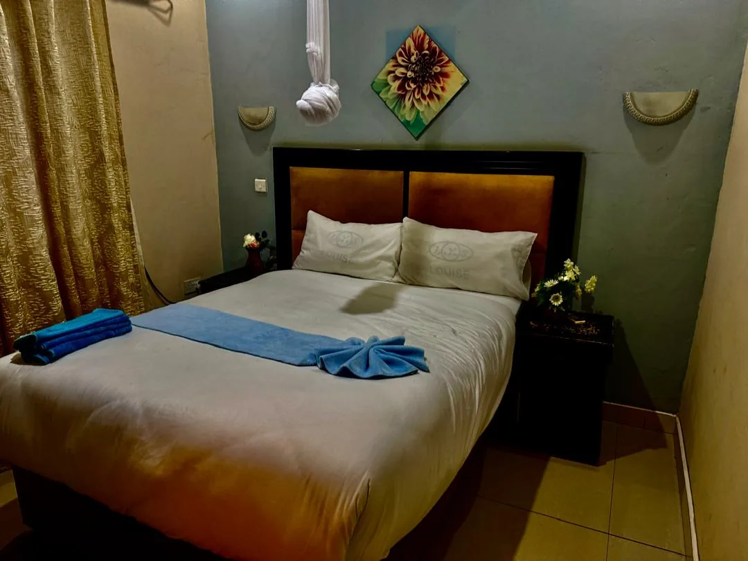 Royal Olympia Lodges & Safaris guest bedroom